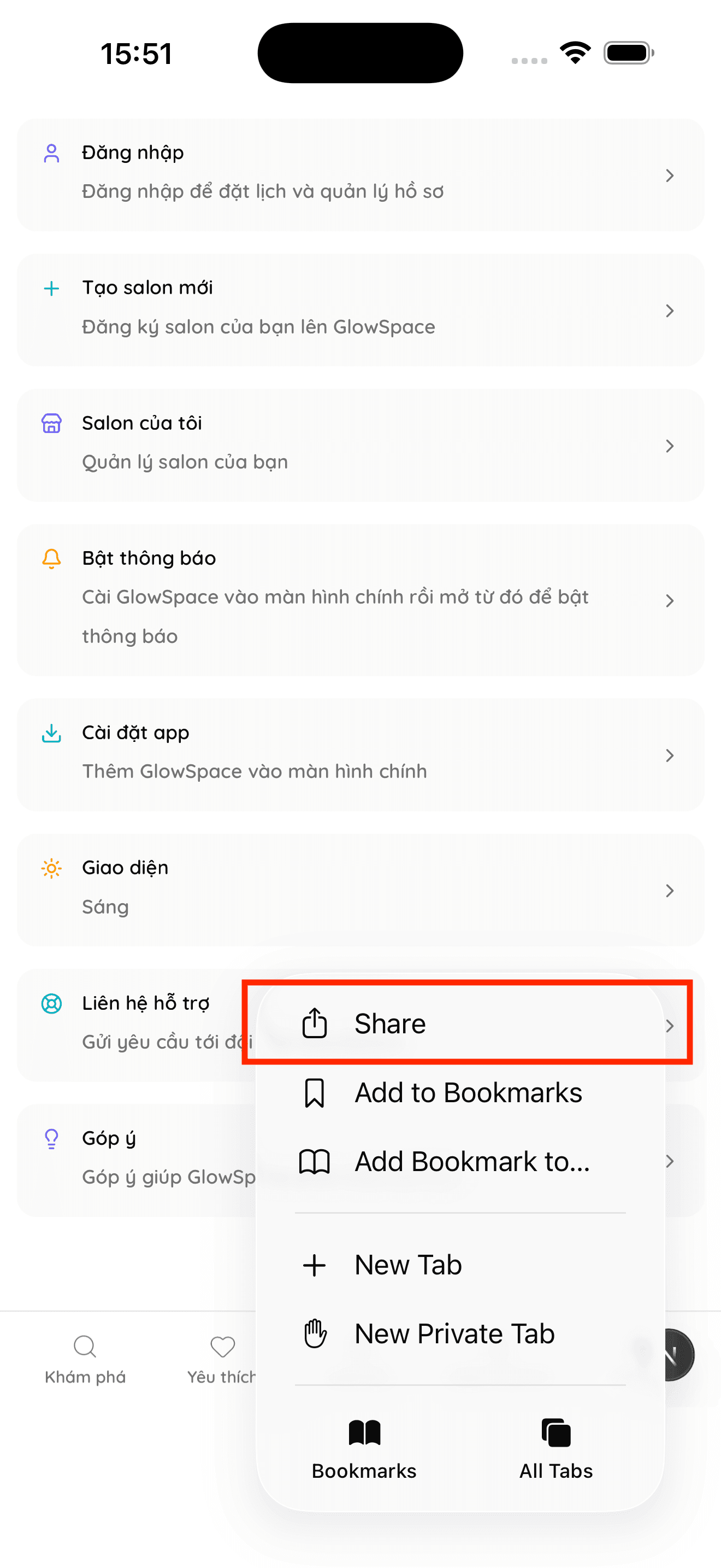 Mở menu Chia sẻ của Safari trên iPhone để cài Ghé Qua